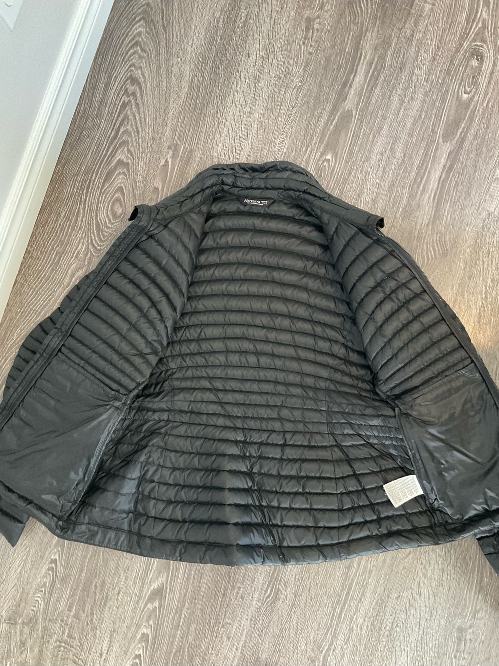 Arc’teryx Yerba lightweight jacket. - Picture 4 of 7